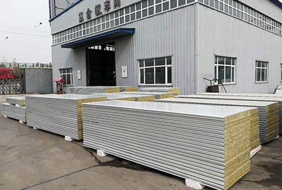 復(fù)合板車間忙碌生產(chǎn)中！